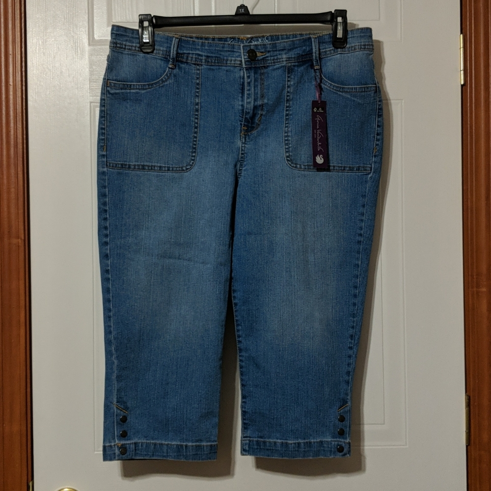 Petite Gloria Vanderbilt capris